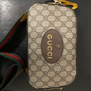 New with tags, crossbody Gucci purse.